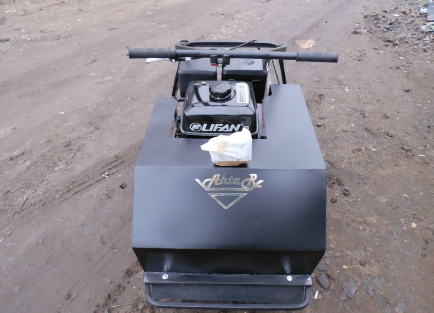 Мотобуксировщик AhtaR Зима 15 л/с с вариатором в Новосибирске