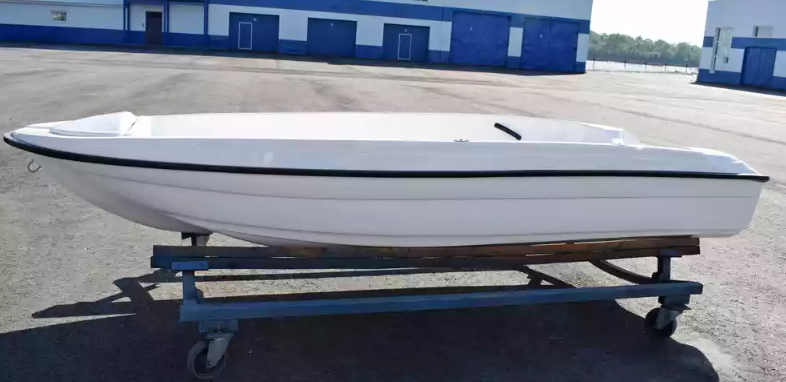 Стеклопластиковая лодка Пингвин (тримаран) в Новосибирске