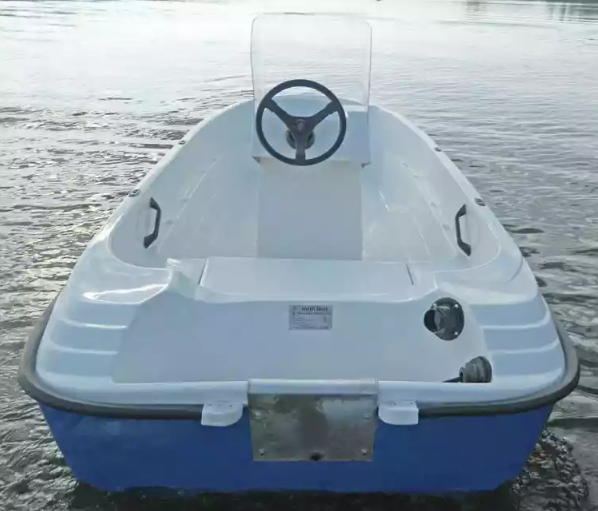 Стеклопластиковая лодка Пингвин с консолью (тримаран) в Новосибирске