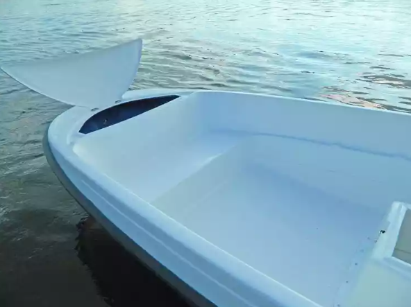 Стеклопластиковая лодка Пингвин с консолью (тримаран) в Новосибирске