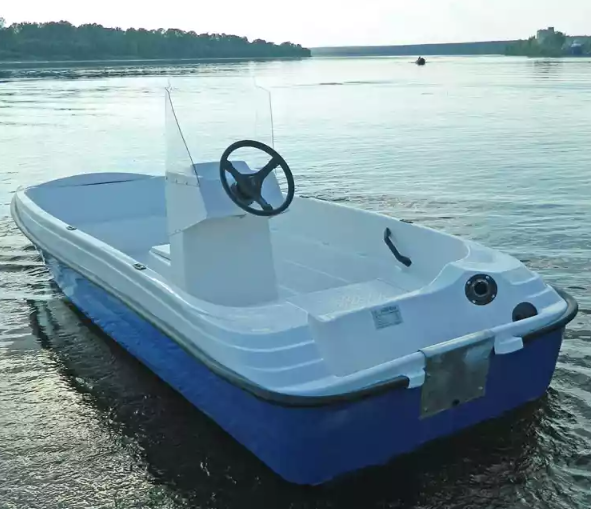 Стеклопластиковая лодка Пингвин с консолью (тримаран) в Новосибирске