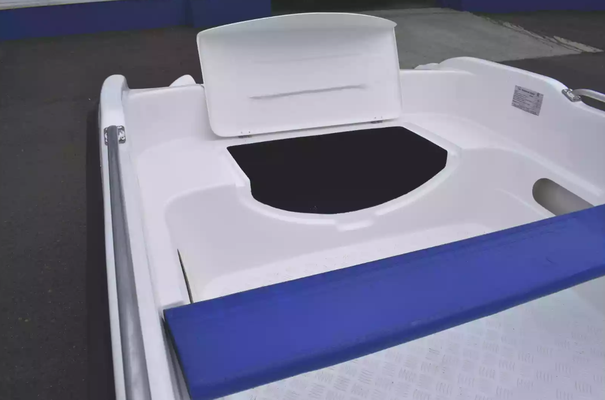 Стеклопластиковая лодка Пингвин New (тримаран) в Новосибирске