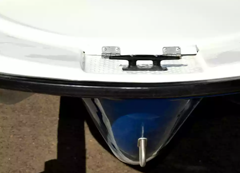 Стеклопластиковая лодка Пингвин с консолью (тримаран) в Новосибирске