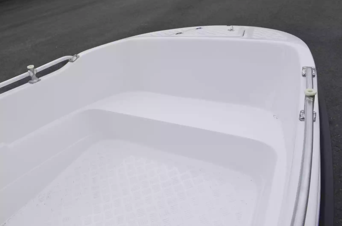 Стеклопластиковая лодка Пингвин New (тримаран) в Новосибирске