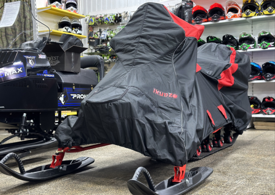 Чехол транспорт. снегохода IKUDZO HUNTER черно-красный Оксфорд ПРЕМИУМ качества с лого IKUDZO в Новосибирске