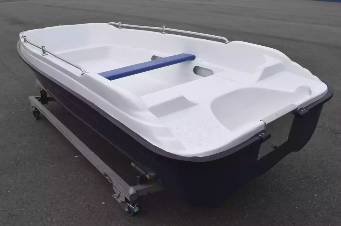 Стеклопластиковая лодка Пингвин New (тримаран) в Новосибирске