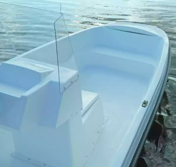 Стеклопластиковая лодка Пингвин с консолью (тримаран) в Новосибирске