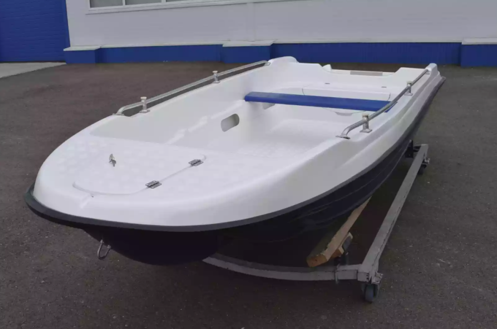 Стеклопластиковая лодка Пингвин New (тримаран) в Новосибирске