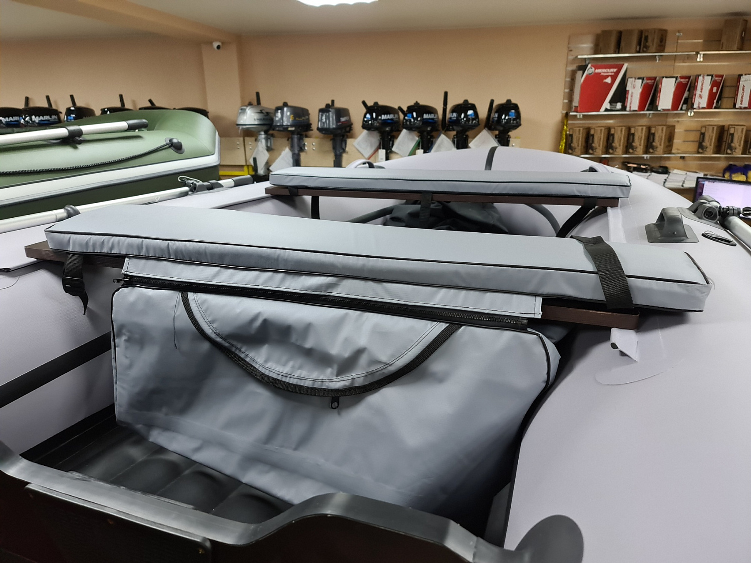 КОМПЛЕКТ МЯГКИХ НАКЛАДОК С СУМКОЙ ДЛЯ ЛОДОК 90Х20 СЕРЫЙ в Новосибирске