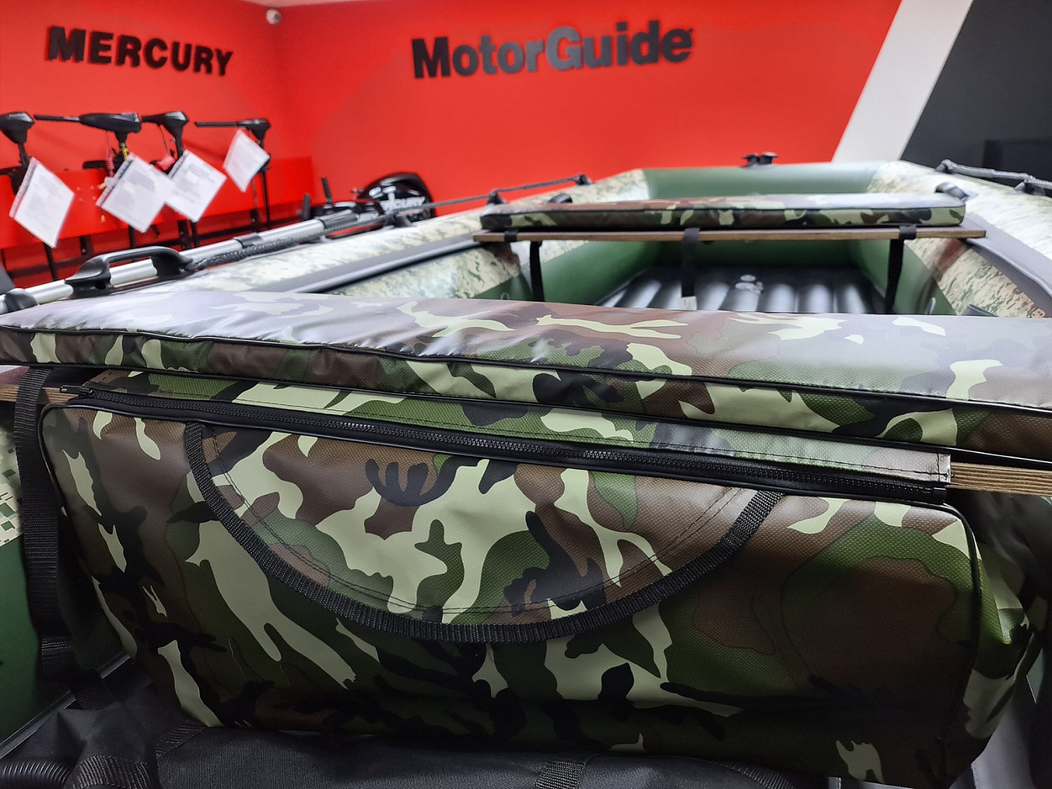 КОМПЛЕКТ МЯГКИХ НАКЛАДОК С СУМКОЙ ДЛЯ ЛОДОК 105Х20 КАМУФЛЯЖ в Новосибирске