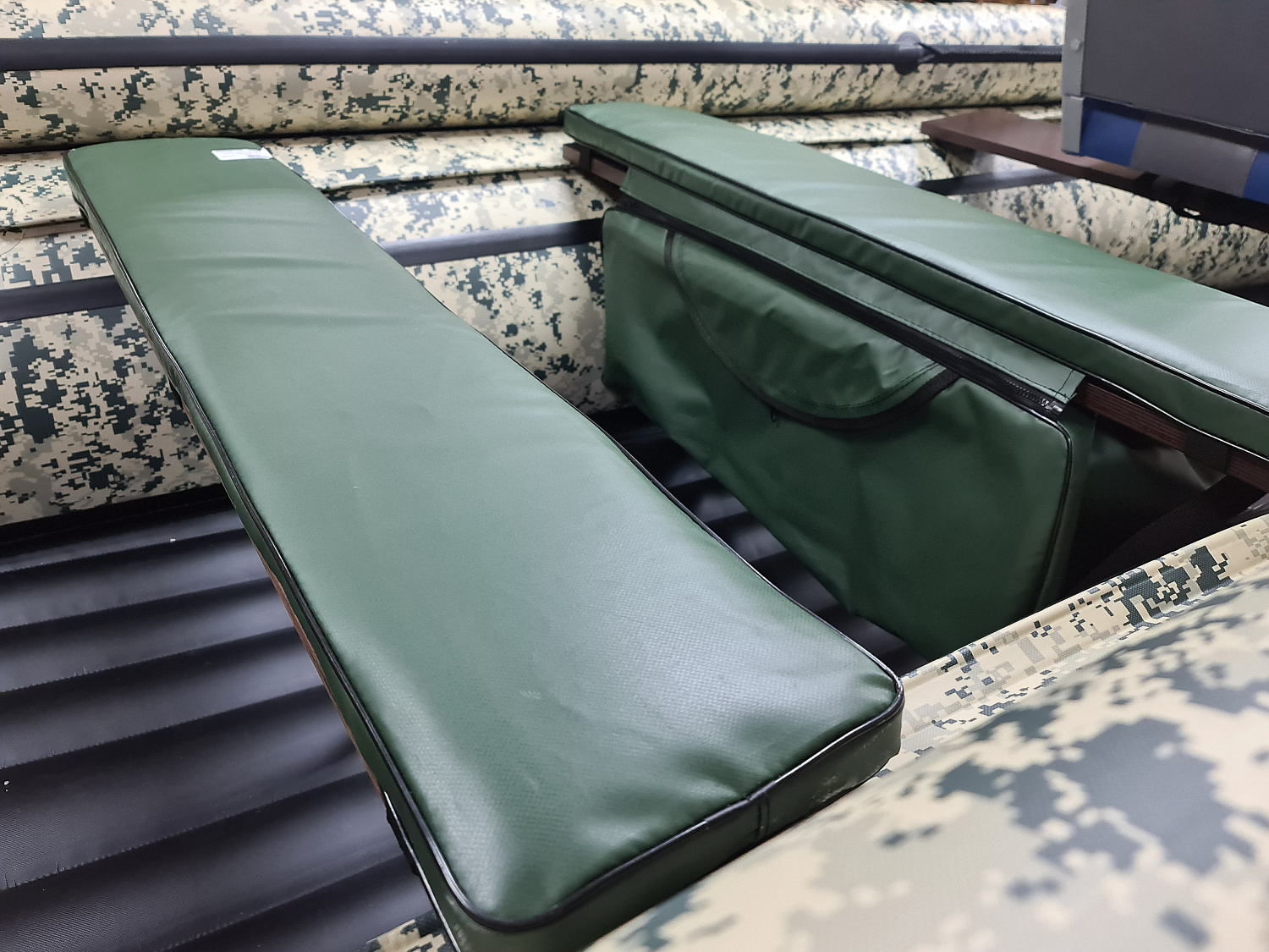 КОМПЛЕКТ МЯГКИХ НАКЛАДОК С СУМКОЙ ДЛЯ ЛОДОК 80Х20 ЗЕЛЕНЫЙ в Новосибирске
