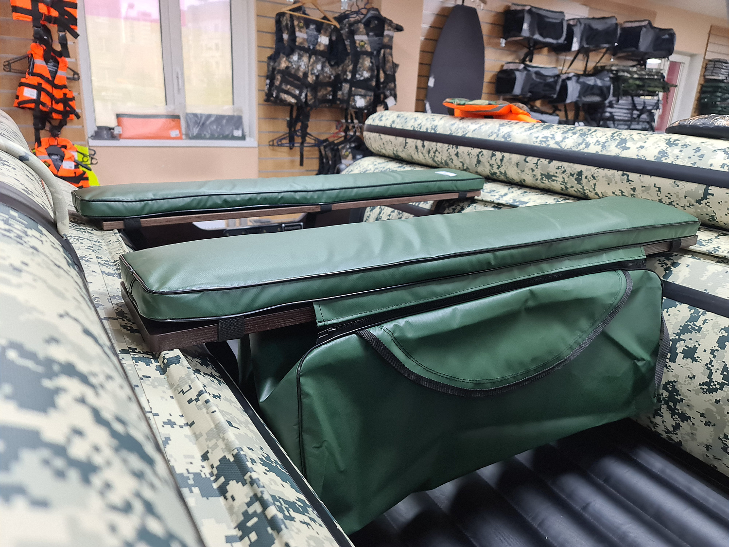 КОМПЛЕКТ МЯГКИХ НАКЛАДОК С СУМКОЙ ДЛЯ ЛОДОК 80Х20 ЗЕЛЕНЫЙ в Новосибирске